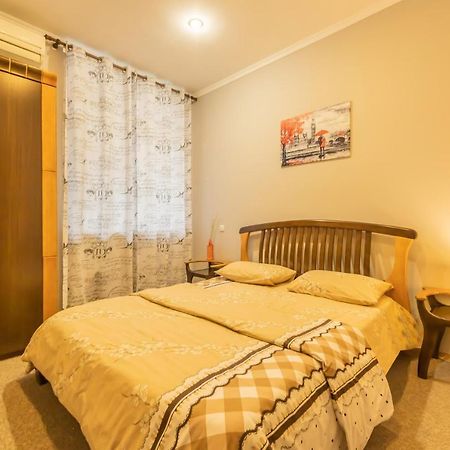 Трехкомнатная Квартира На Крещатике Kiev Extérieur photo